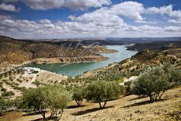 Image du Maroc Professionnelle de  Le Barrage Allal Al Fassi est situé dans la Province de Sefrou sur Oued Sebou avec un volume de stockage de 63.7 Mm3, il contrôle un bassin versant de 5.400 km2. Ce Barrage a été mis en service en 1990. But de l'ouvrage  production d'électricité, irrigation et protection contre les crues, Jeudi 8 septembre 2005. (Photo / Abdeljalil Bounhar) 